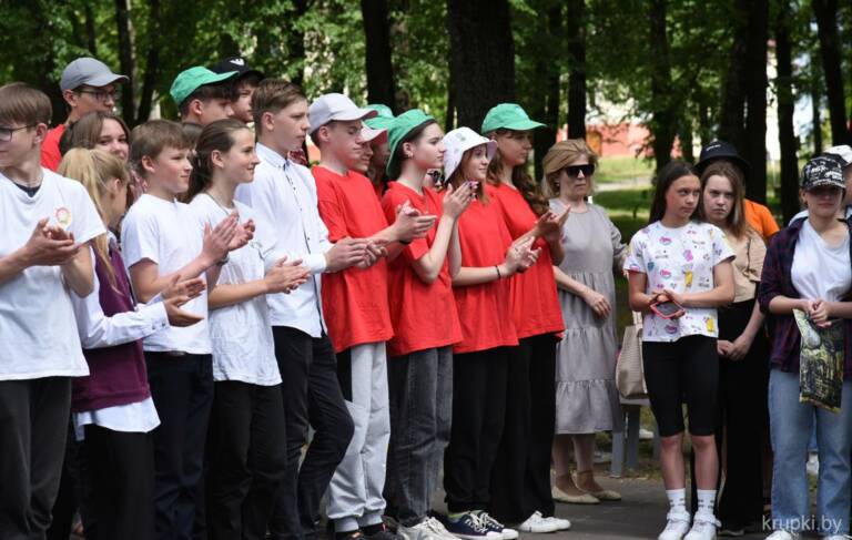 Учащихся со всех школ района собрала в парке квест-игра «В лето – без опасности»