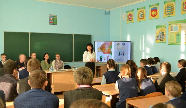 Молодежный передвижной многопрофильный центр остановился в средней школе пос. Крупский