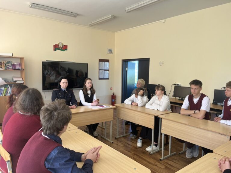 2 мая на базе Бобрской СШ провел свою работу молодежный передвижной многопрофильный центр «Молодежный экспресс».